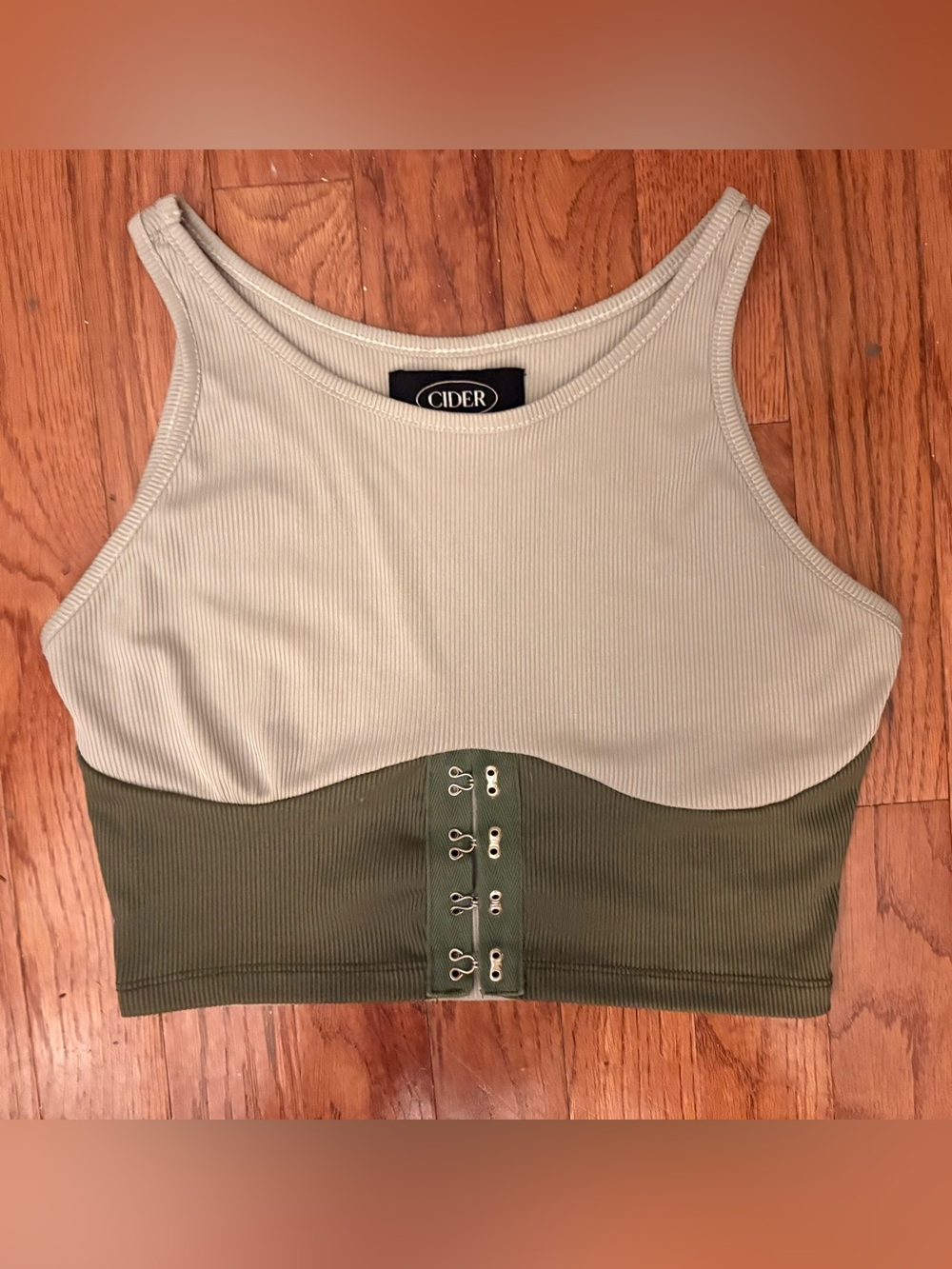 CIDER Two-Tone Olive Ribbed Hook Front Tank Top crop top size small